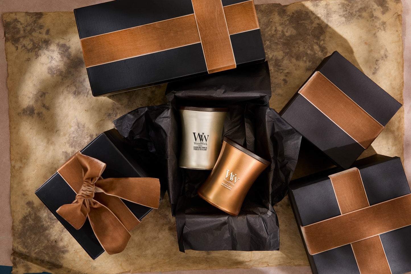 WoodWick Precious Metals Medium Candle – Sparkling Pomelo Champagne