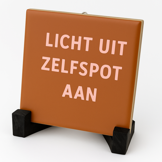Tegeltje Licht uit zelfspot aan